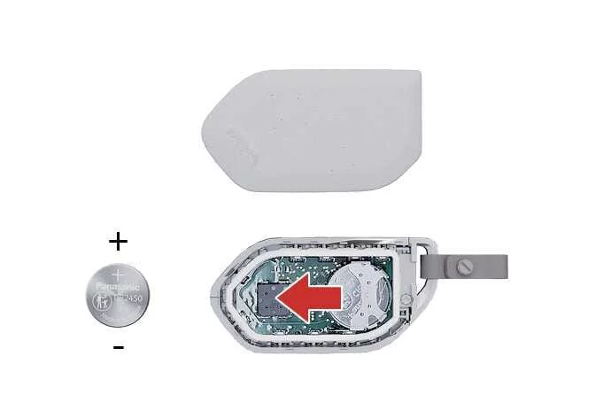 Installing a new CR2450 battery into the Kia Telluride smart key