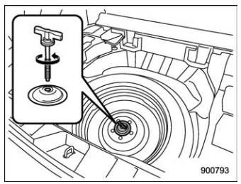 Subaru Forester. Changing a flat tire