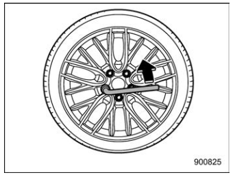 Subaru Forester. Changing a flat tire