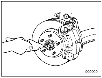 Subaru Forester. Changing a flat tire