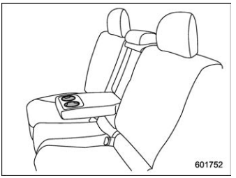 Subaru Forester. Cup holders