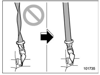 Subaru Forester. Fastening the seatbelt. Rear center seatbelt