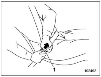 Subaru Forester. Fastening the seatbelt. Rear seatbelts (except rear center seatbelt)