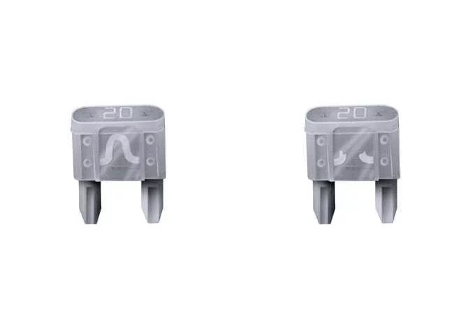 Comparison showing intact and blown blade-type fuses used in the Kia Telluride electrical system