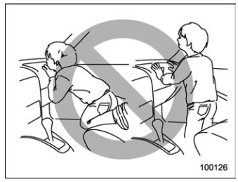 Subaru Forester. General precautions regarding SRS airbag system and children