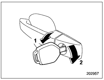 Subaru Forester. How to lock and unlock the vehicle using the key