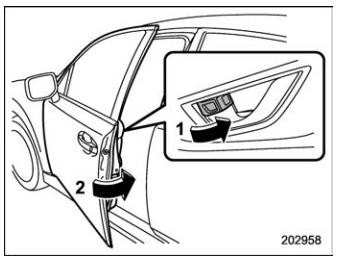 Subaru Forester. How to lock the vehicle without using the key