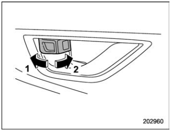 Subaru Forester. How to use the lock lever